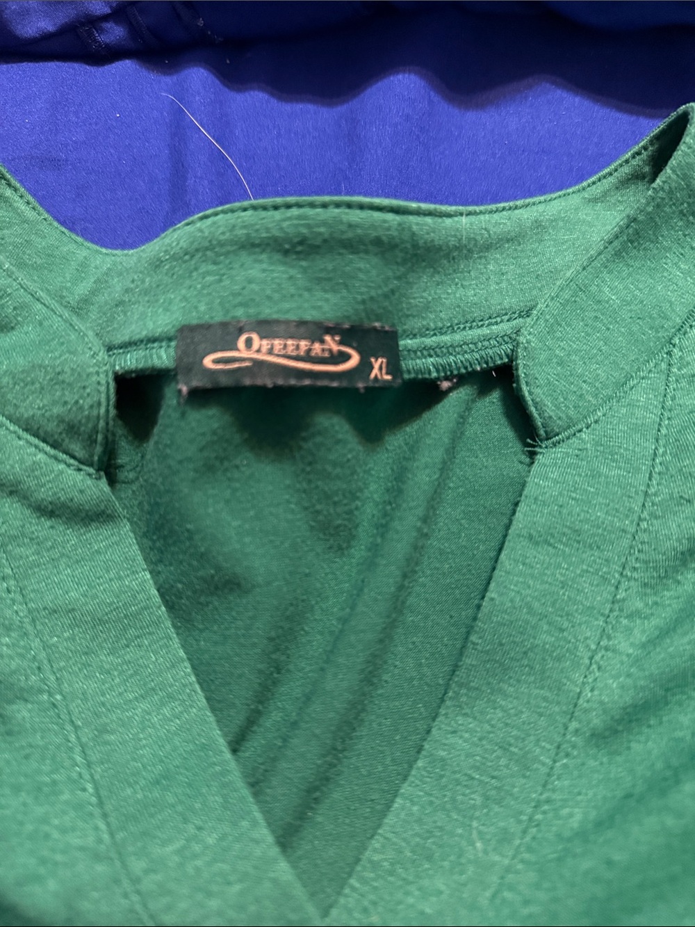 Classic V-Neck Short Sleeve Top in Emerald Green - Picture 4 of 4